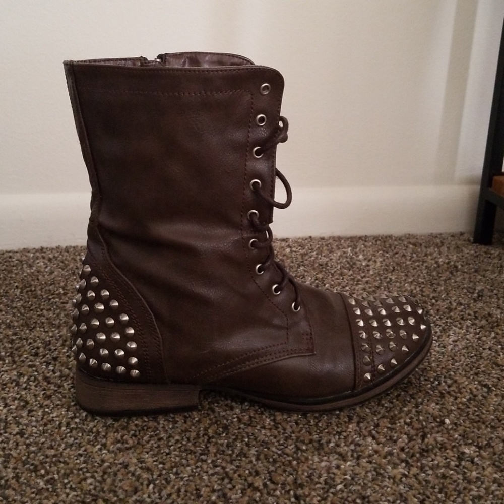 Combat boots